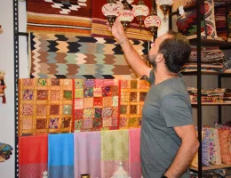 Kolombiya'da Türk Ürünleri Satışı Yapan Ünal, Türk Kültürüne Katkıda Bulunuyor