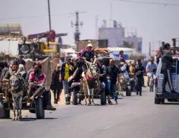 Binlerce Filistinli, İsrail'in Tehditleri Sonrası Refah'tan Ayrılmak Zorunda Kaldı